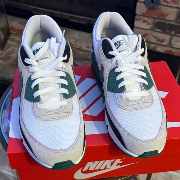 Nike Air Max 90 Sneakers Evergreen Aura DM0029-116 Men’s 11.5 / Women’s 13
